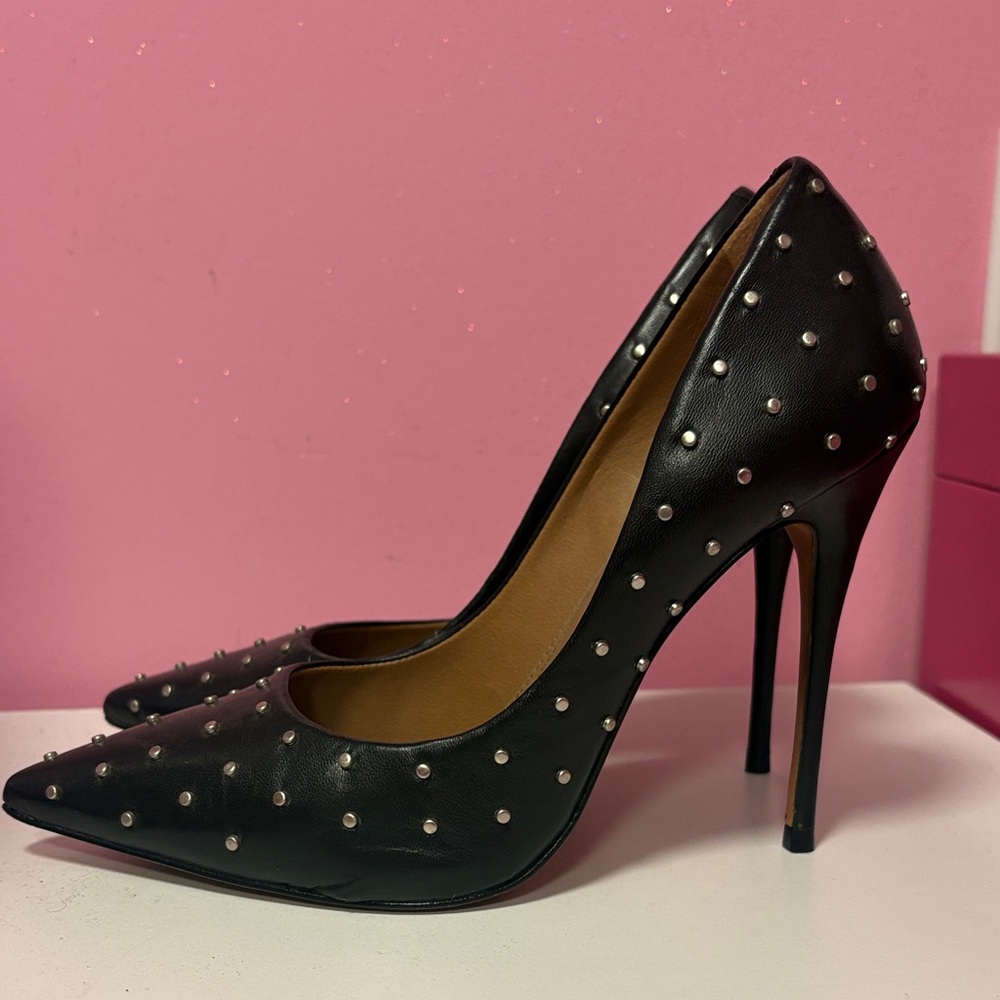 BCBG MAXAZRIA BLACK LEATHER STILETTOS